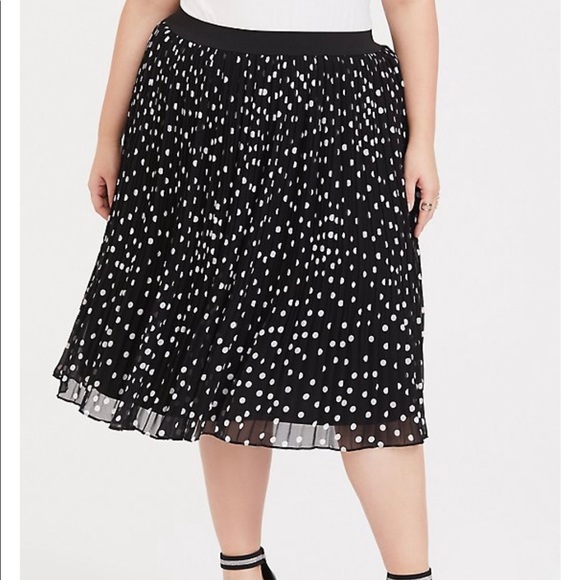 Dresses & Skirts - TORRID PLEATED MIDI SKIRT